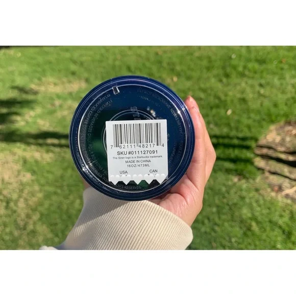 Starbucks 2021 Target Exclusive Black Glitter Poinsettia Grande Tumbler 🖤 - Picture 6 of 6